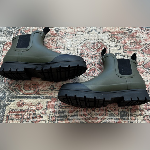 Everlane Shoes - Everlane Olive Rainboot/Olive/Size 9